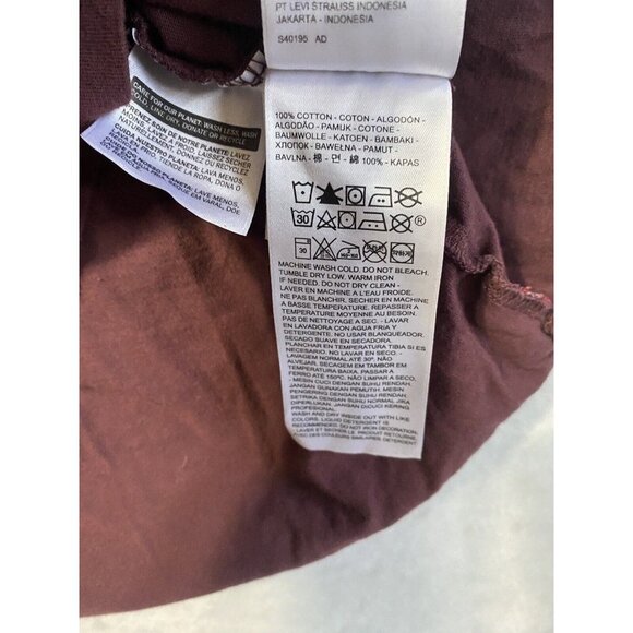 Levi’s GRAPHIC CREWNECK TEE SHIRT Burgundy One Planet One Party Large - Picture 9 of 14